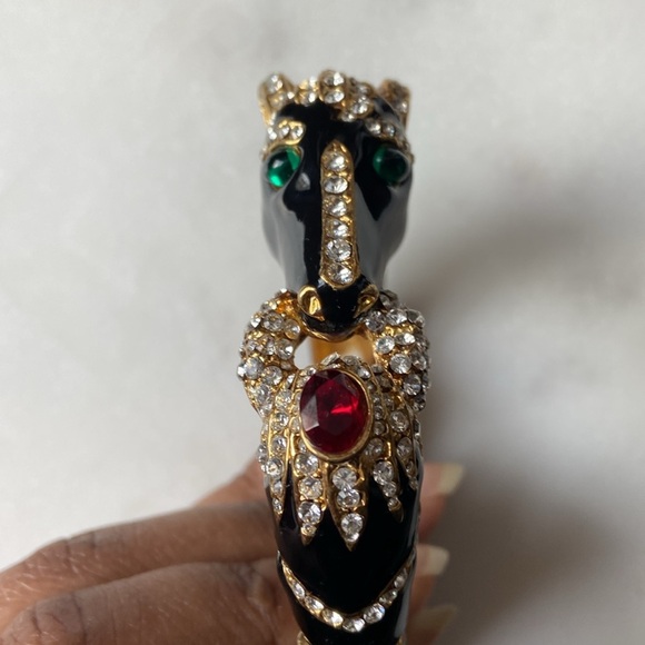 Vintage Women’s Unsigned Ciner Black Enamel Equestrian Bracelet Horse Jewelry - Picture 5 of 8